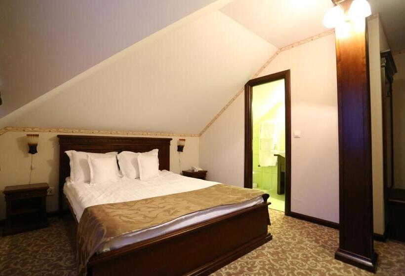 اتاق سوپریور, President