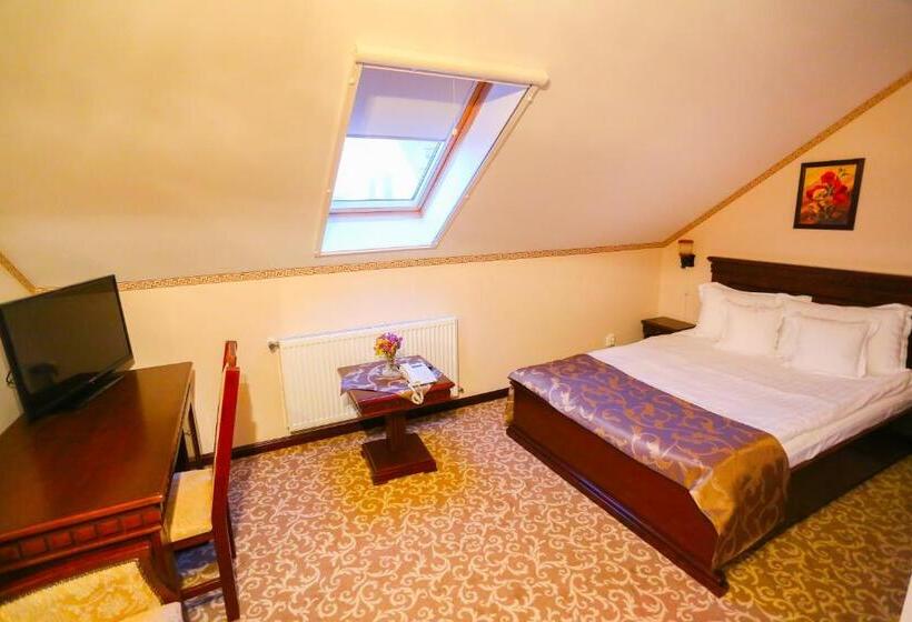 اتاق سوپریور, President