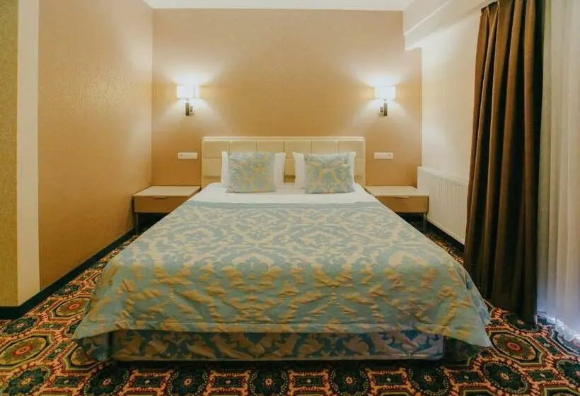 Standard-huone, Romanita