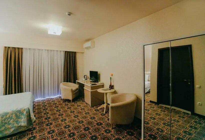 Standard-huone, Romanita