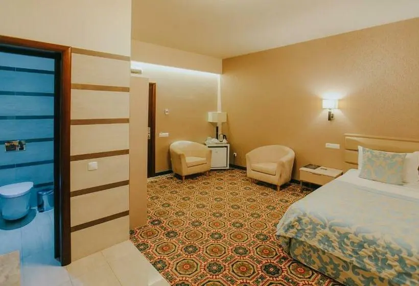 Standard-huone, Romanita