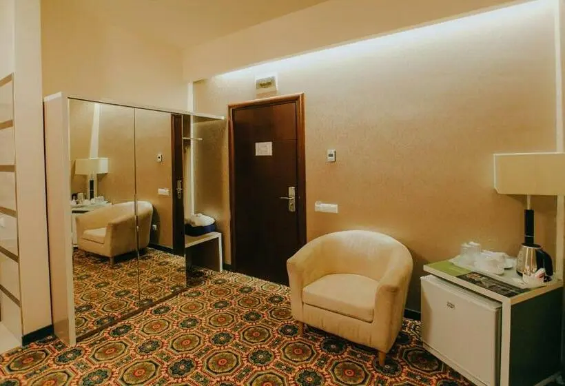 Standard-huone, Romanita
