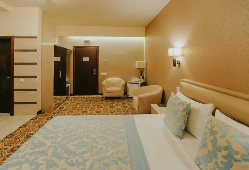 Standard-huone, Romanita