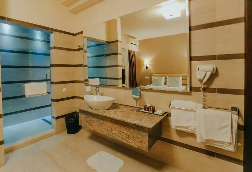 Standard-huone, Romanita