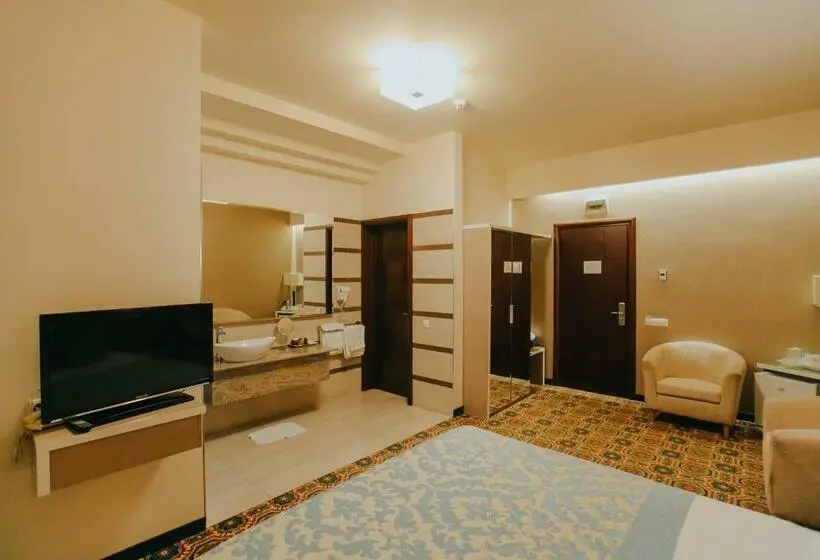 Standard-huone, Romanita