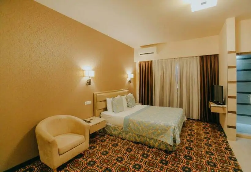 Standard-huone, Romanita