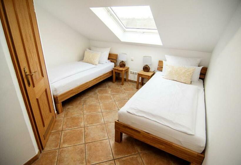 Номер Economy, Tullius Die Rebmeisterei