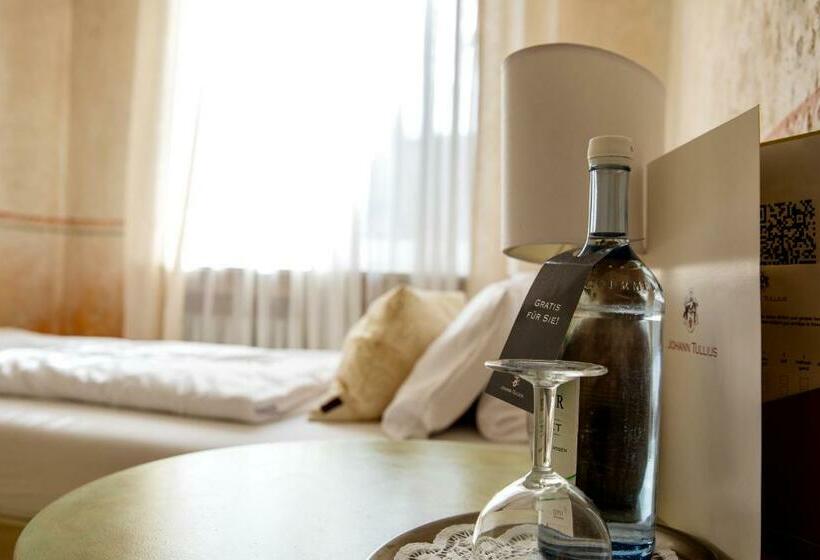 Номер Стандарт Индивидуальный, Tullius Die Rebmeisterei