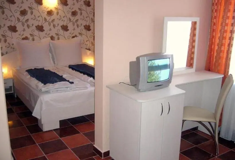 Family Room, Turist