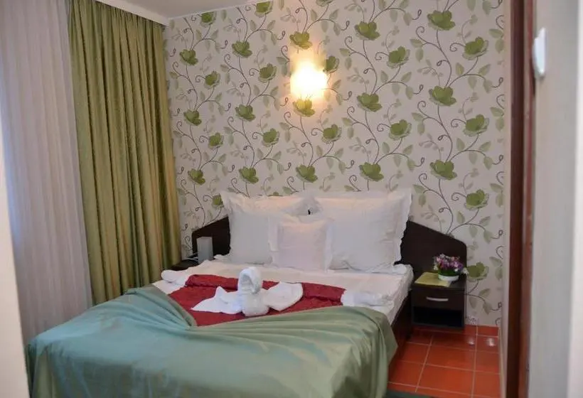 Family Room, Turist