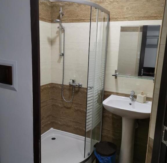 اتاق استاندارد سه نفره, Joe Hostel