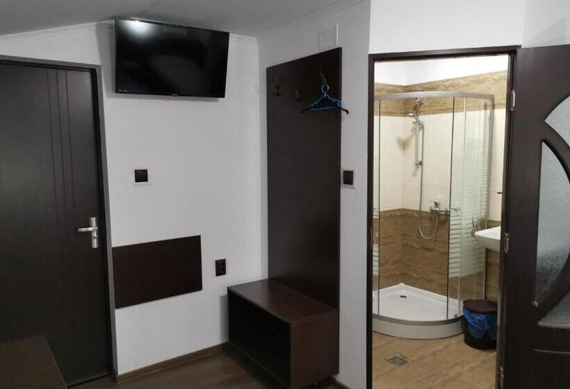 اتاق استاندارد سه نفره, Joe Hostel