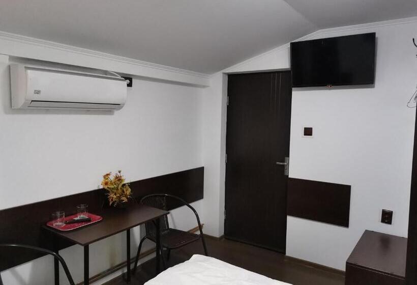 اتاق استاندارد یک نفره, Joe Hostel