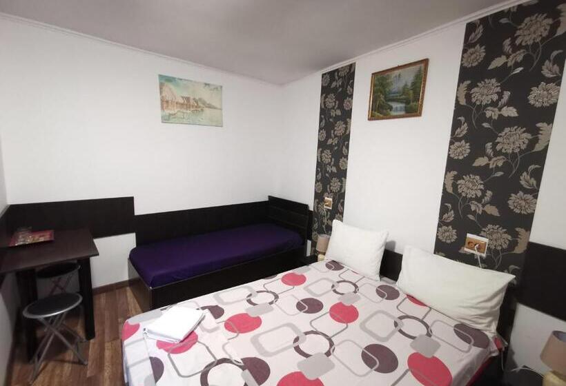 اتاق استاندارد سه نفره, Joe Hostel