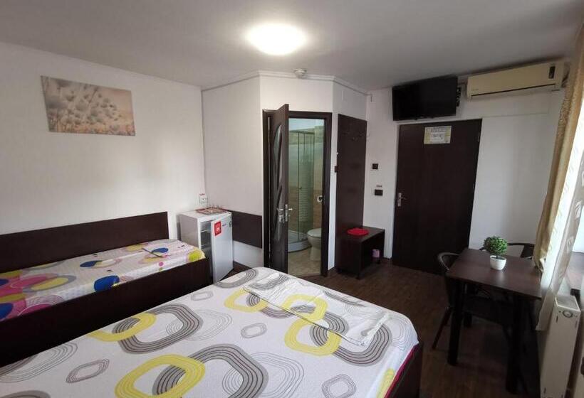 اتاق استاندارد سه نفره, Joe Hostel