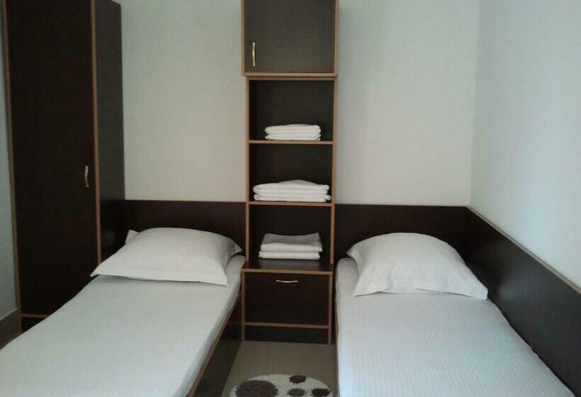 חדר סטנדרט, Jr Motel