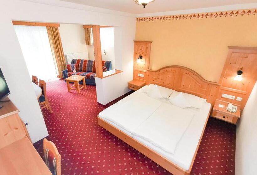 غرفة قياسية رباعية مزودة بشُرفة, Vital  & Familienhotel Angerwirt