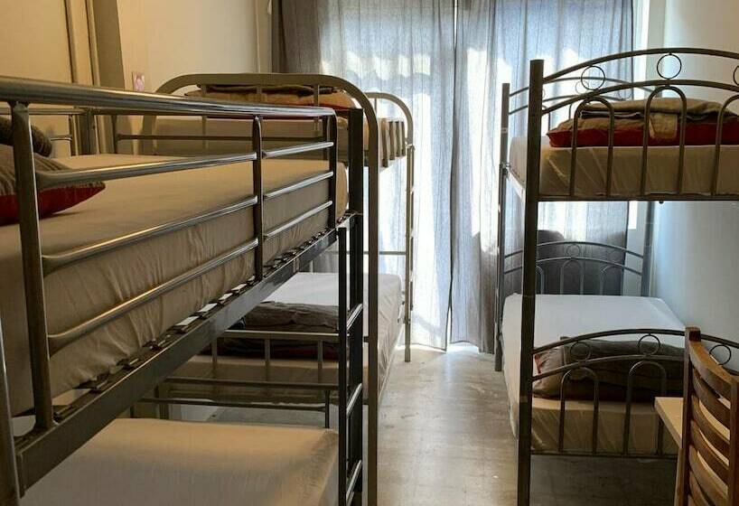 تختخواب در اتاق مشترک, City Backpackers   Hostel