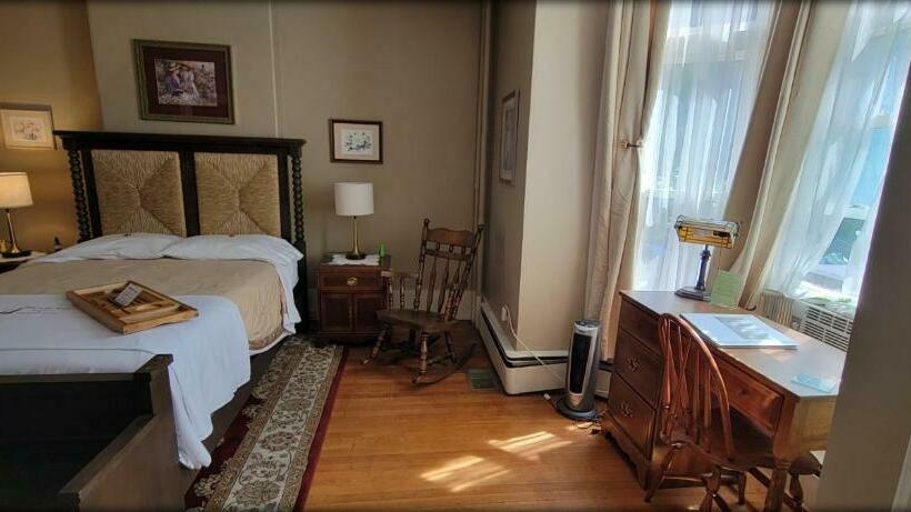 جناح, Inn At The Agora