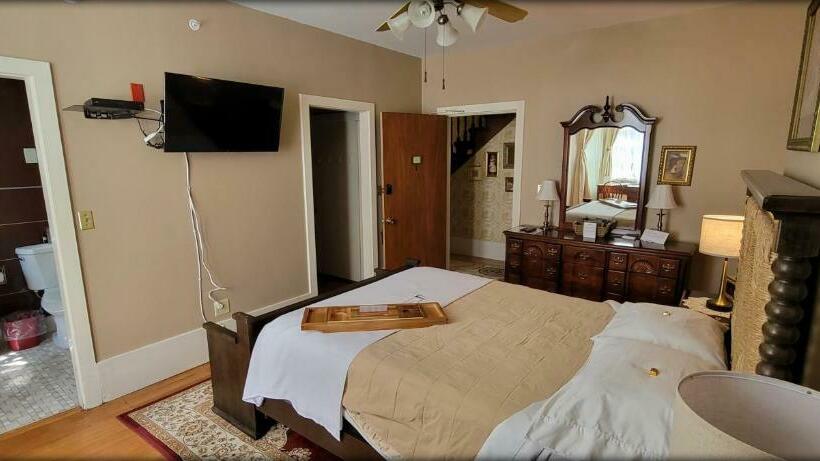 جناح, Inn At The Agora