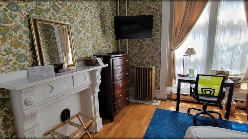 جناح, Inn At The Agora