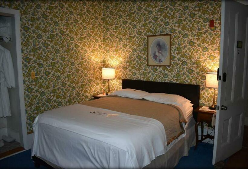 جناح, Inn At The Agora