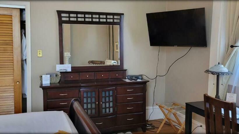 جناح, Inn At The Agora