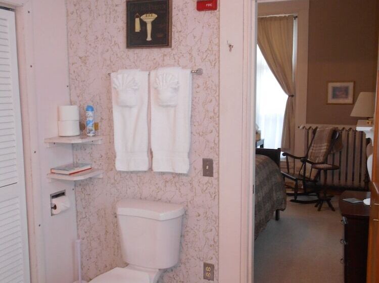 جناح, Inn At The Agora