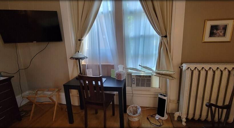 جناح, Inn At The Agora