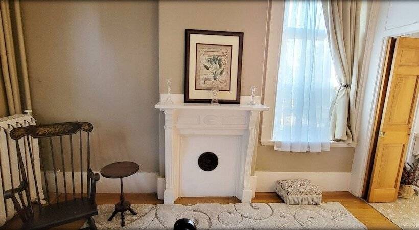 جناح, Inn At The Agora