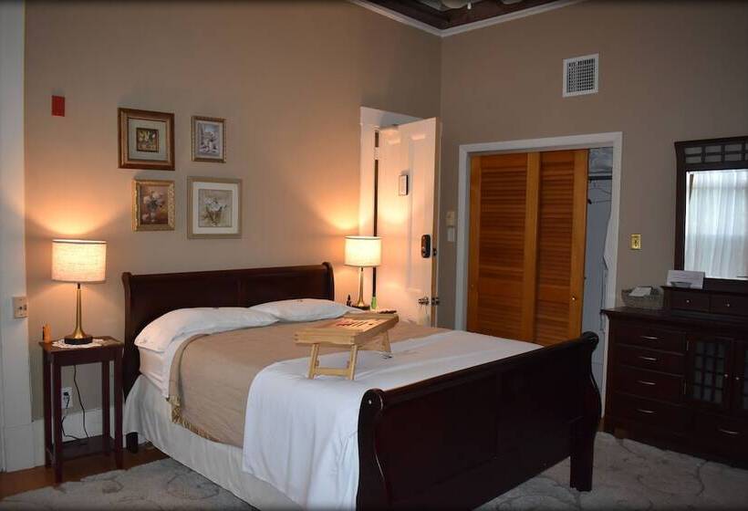 جناح, Inn At The Agora