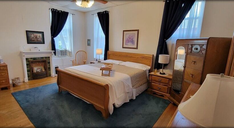 جناح, Inn At The Agora