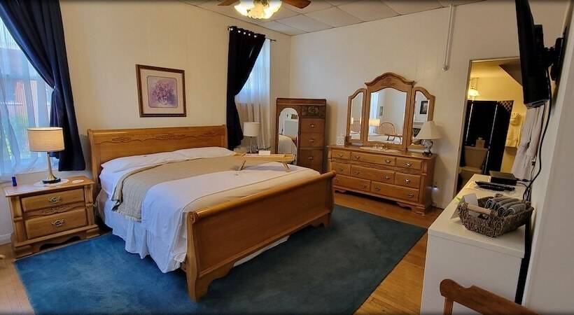 جناح, Inn At The Agora