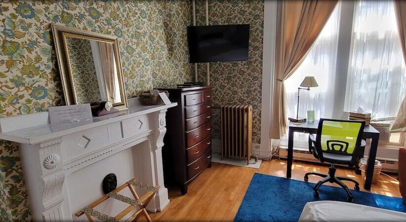 جناح, Inn At The Agora