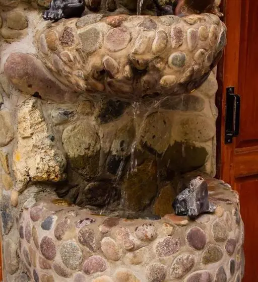 Eenvoudige Kamer, Intitambo