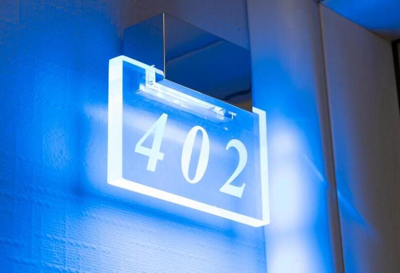 标准间, Nazionale