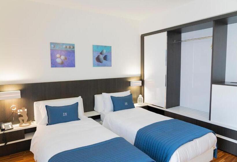 标准单人间, Nazionale