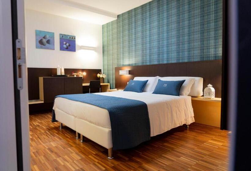 标准单人间, Nazionale