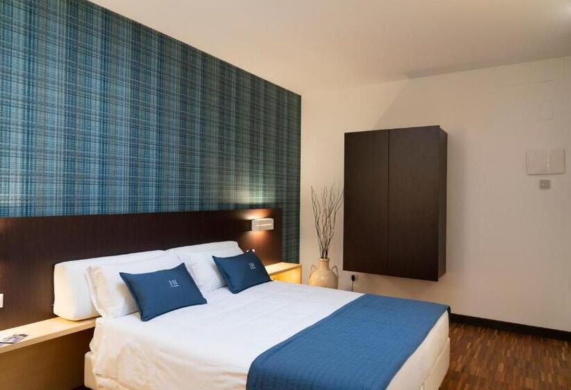 标准单人间, Nazionale