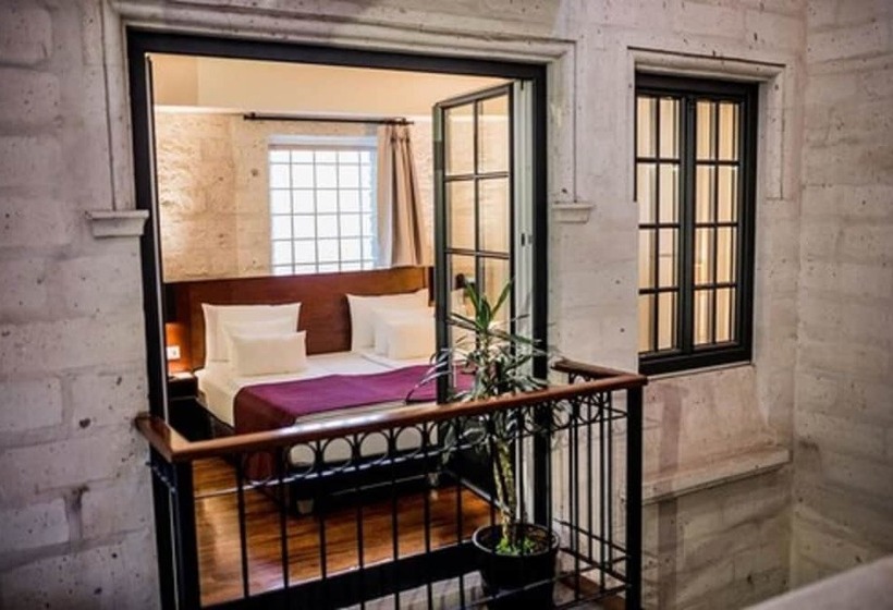 컴포트 룸, Palla Boutique