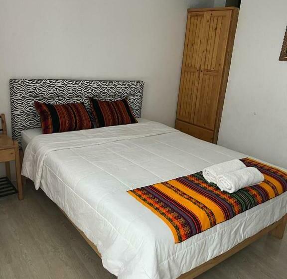 Standard Szoba, Plateros