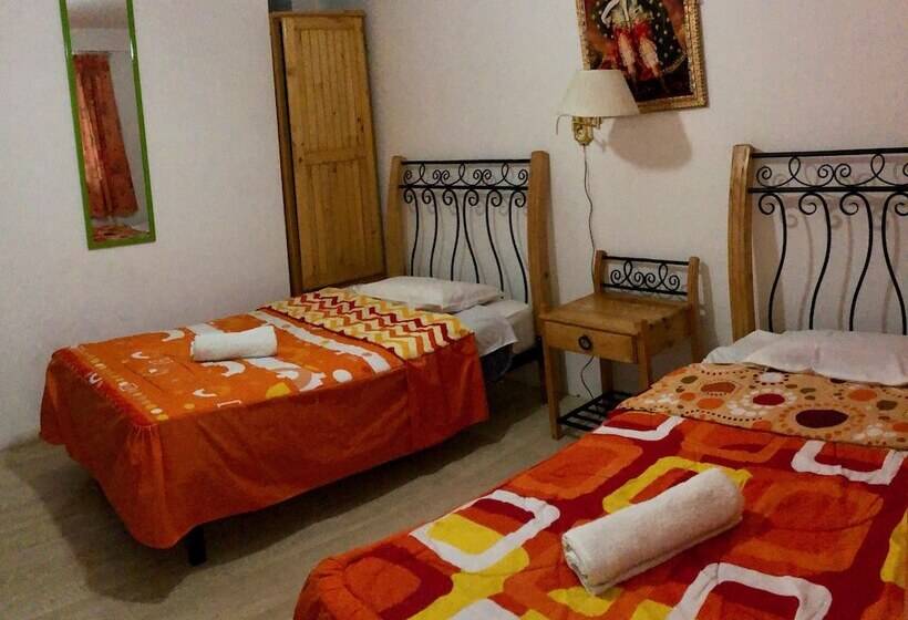 Családi Szoba, Plateros