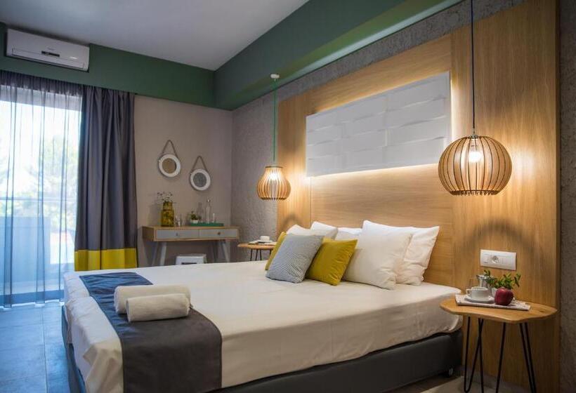 غرفة قياسية مطلّة علي حمام السباحة, Sunshine Studios