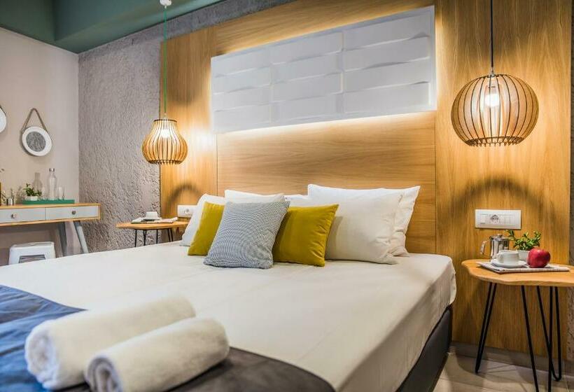 غرفة قياسية مطلّة علي حمام السباحة, Sunshine Studios