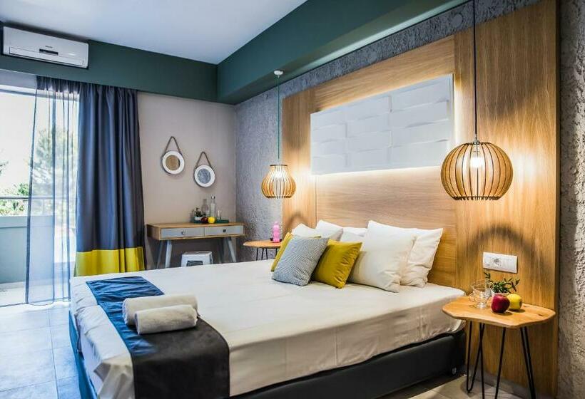 غرفة قياسية مطلّة علي حمام السباحة, Sunshine Studios