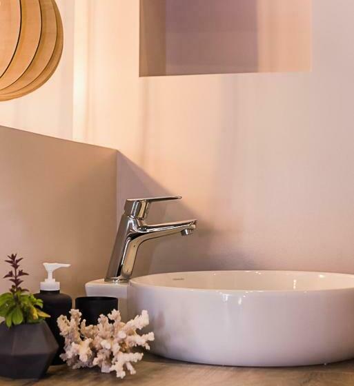 غرفة قياسية مطلّة علي حمام السباحة, Sunshine Studios