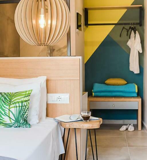 غرفة قياسية مطلّة علي حمام السباحة, Sunshine Studios