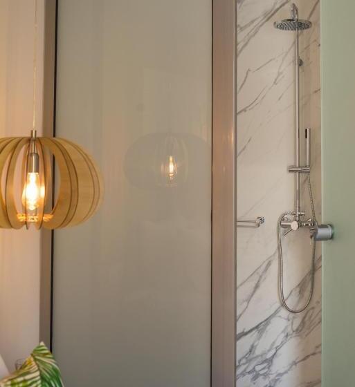 جناح جونيور مطلّ علي حمام السباحة, Sunshine Studios