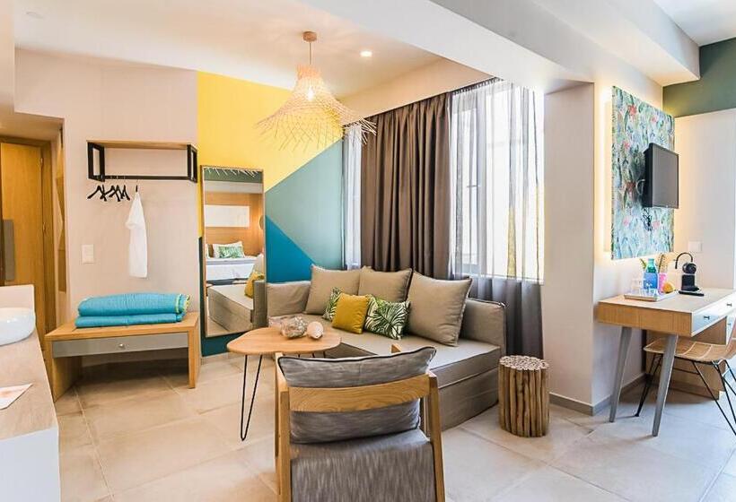 جناح جونيور مطلّ علي حمام السباحة, Sunshine Studios