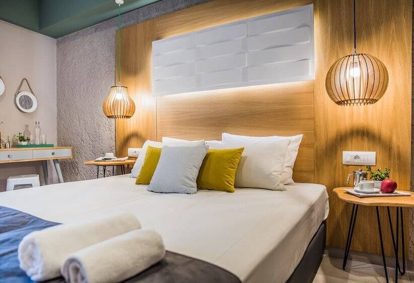 غرفة قياسية مطلّة علي حمام السباحة, Sunshine Studios